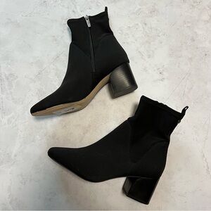 NEW Donald J. Pliner Birmingham Bootie Size 6